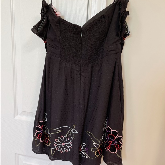 Embroiled off shoulder dress - Picture 5 of 7